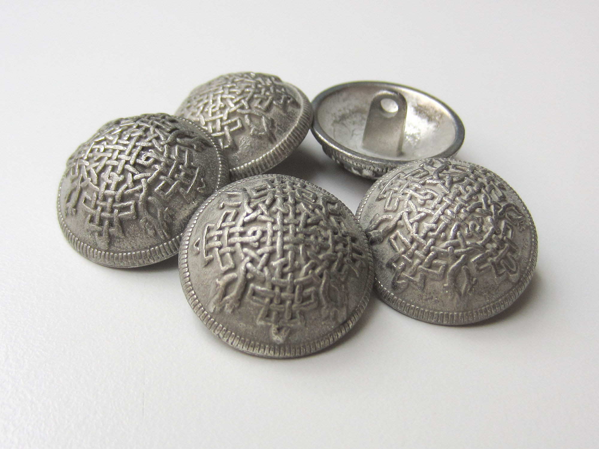 Edler historisch wirkender Halbkugel Metall Knopf