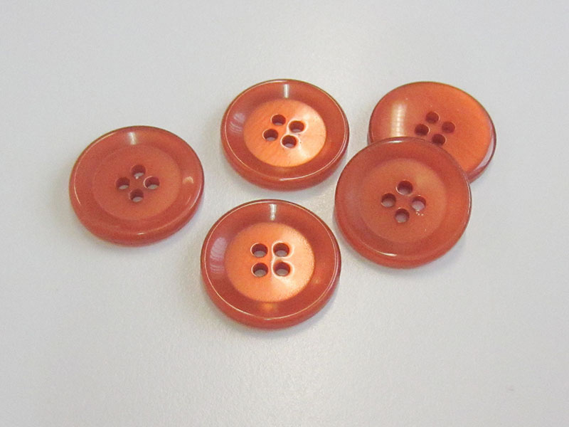 www.knopfparadies.de - 5988zi . Dunkel orange eingefärbt Kunststoffknöpfe muiit vier Löchern