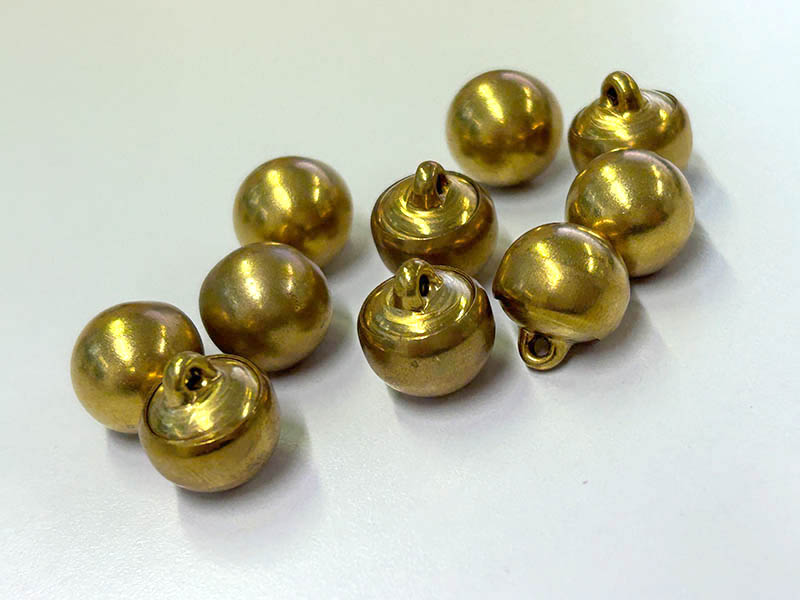 Altgoldfarbene Kugel Knöpfe, ideal für Husaren Kostüme