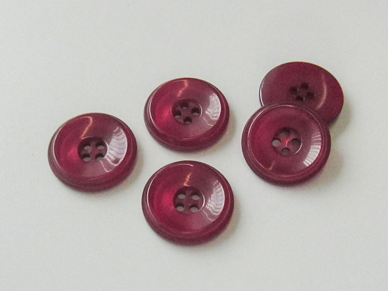 www.knopfparadies.de - 2550rw - Weinrote Vierlochknöpfe aus Kunststoff