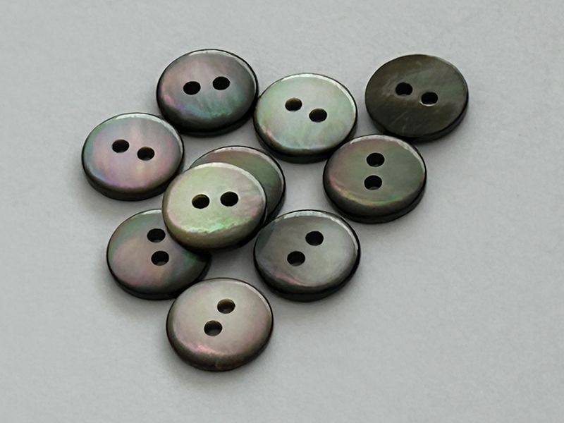 www.knopfparadies.de - k222gr - Grauer Perlmutteffekt-Knopf in Linsenform 10mm