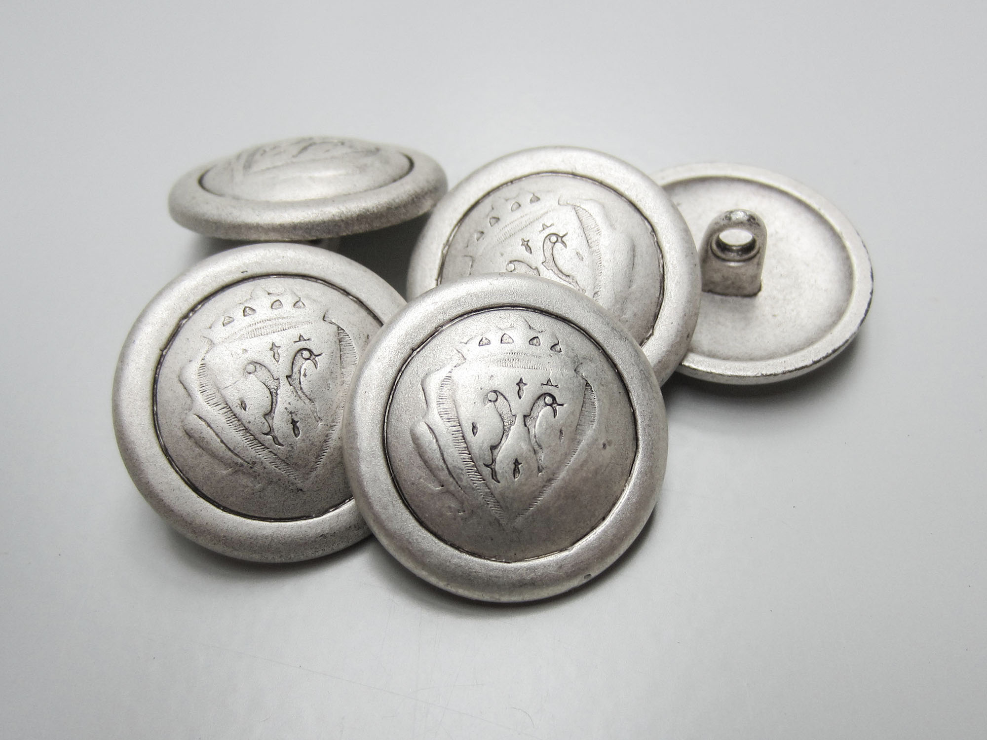 www.Knopfparadies.de - 0152si - Alt wirkende Wappenknöpfe aus Metall