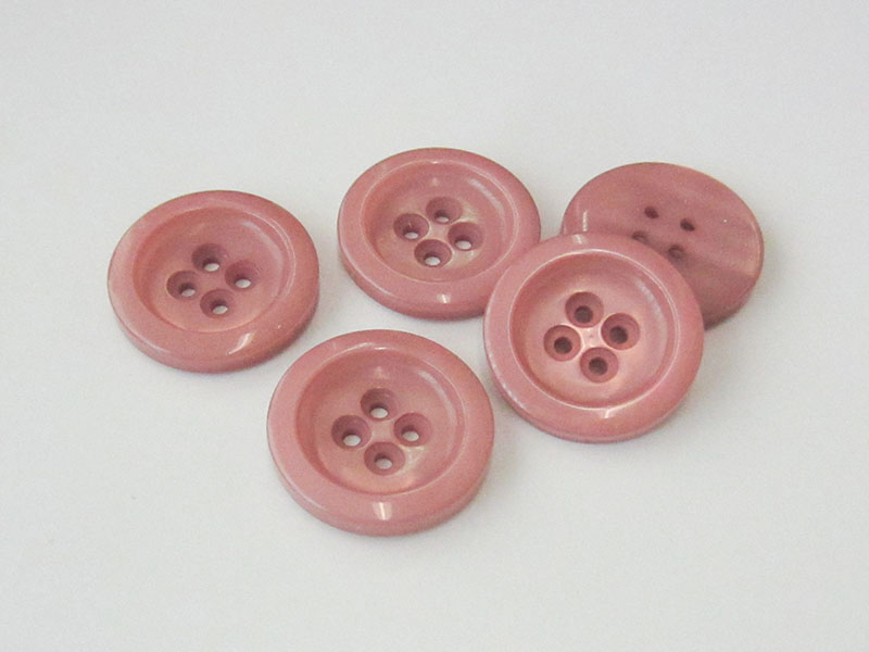 www.knopfparadies.de - 3031rd - Dunkel rosa schimmernde Mantelknöpfe aus Kunststoff