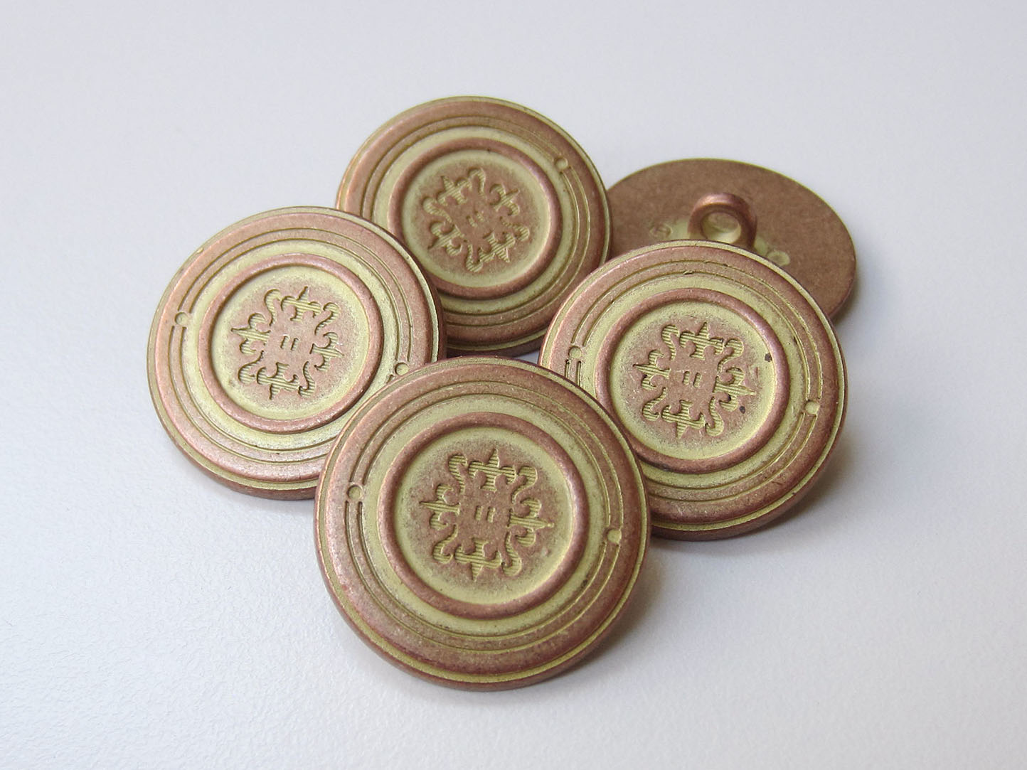 www.Knopfparadies.de - 5554ku - Edle Metallknöpfe mit Lilien Motiv