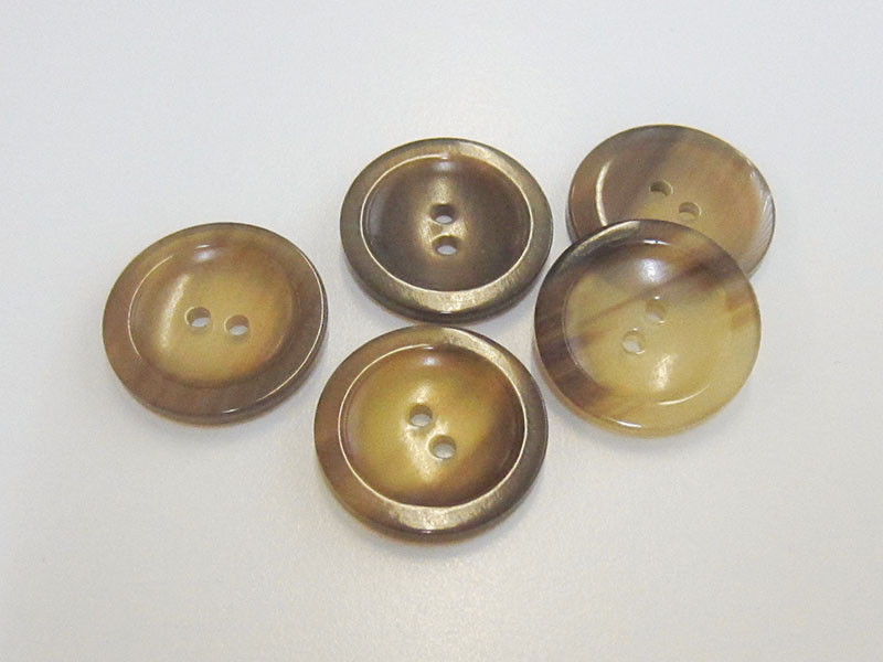 www.knopfparadies.de - 5982ii - Blond-braun transparente Büffelhornknöpfe