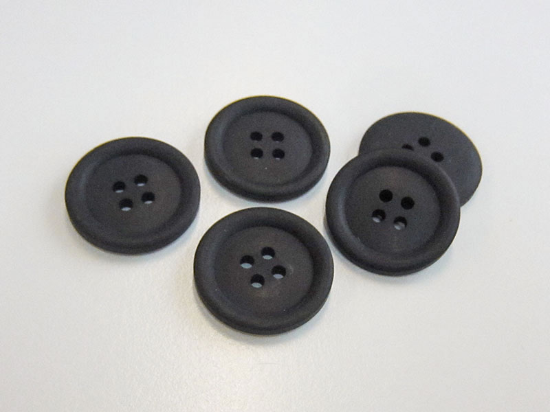 www.Knopfparadies.de - 1698sc - Klassische Vierlochknöpfe aus Kunststoff in Schwarz / B-Ware