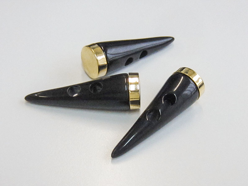 www.knopfparadies.de - 0380sc - Spitz zulaufende Knebelknöpfe aus Kunststoff in Schwarz und Gold