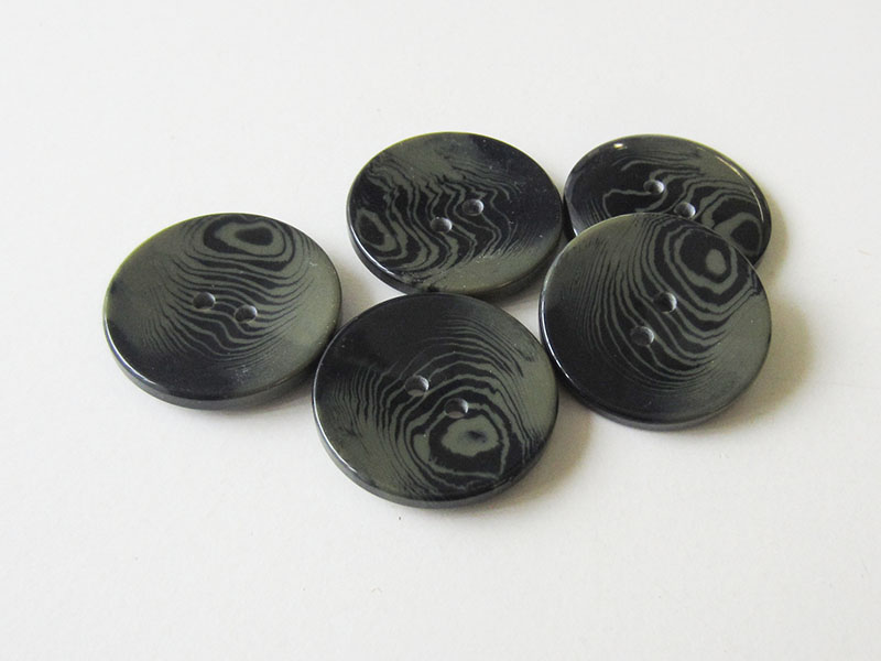 Großer grün schwarz Zweiloch Knopf aus Kunststoff