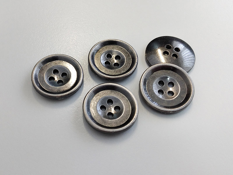 www.knopfparadies.de - 4523st - Schwere Metallknöpfe mit vier Löchern