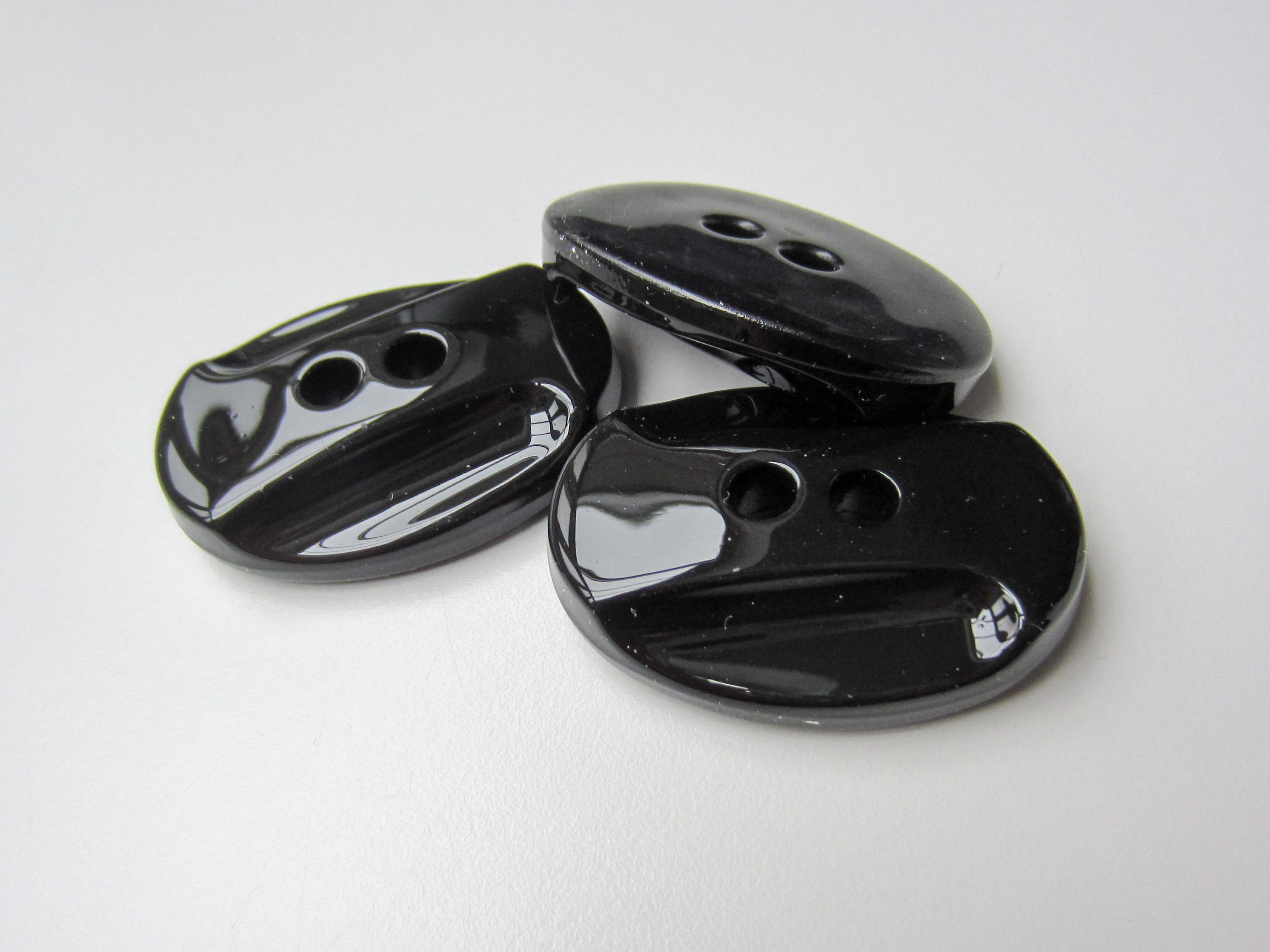 www.Knopfparadies.de - 5495sc - Elegante ovale schwarz glänzende Mantelknöpfe