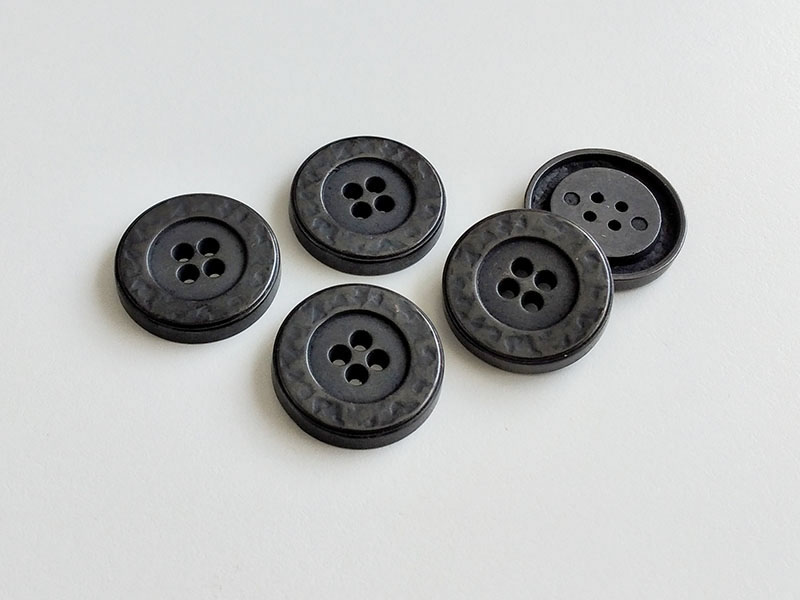 www.knopfparadies.de - 6836ei - Dunkel eisenfarbene Metallknöpfe mit vier Knopflöchern