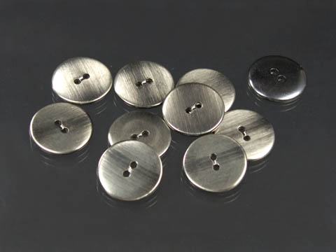 Stahlfarbener schlichter ZweilochKnopf