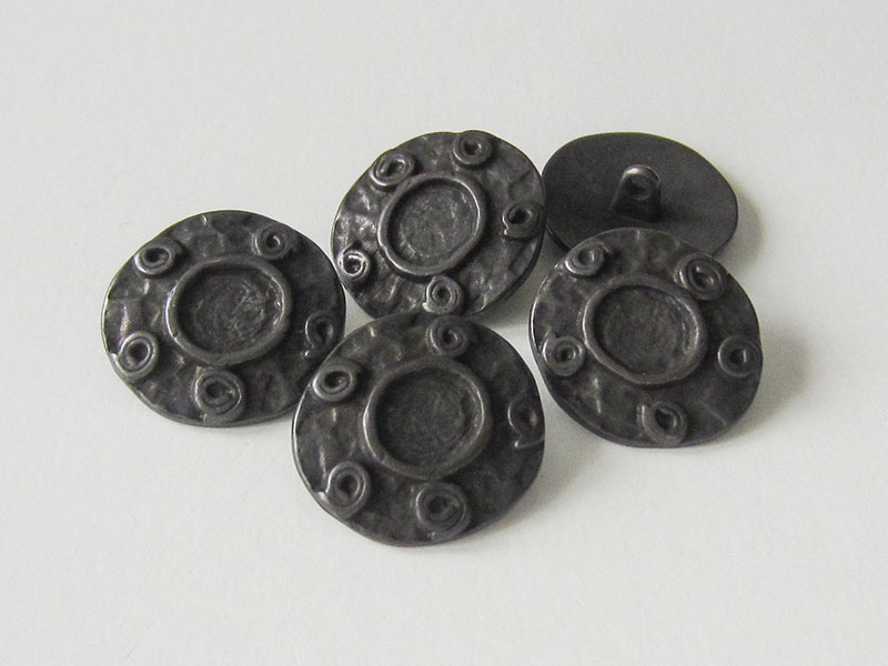 www.Knopfparadies.de - 0896ei - Originelle Metallknöpfe in Eisen wie aus dem Mittelalter