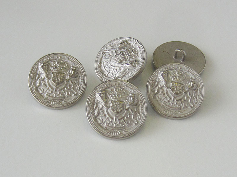 www.Knopfparadies.de - 1606sm - Silberne Metallknöpfe mit Wappen, Krone & Löwen