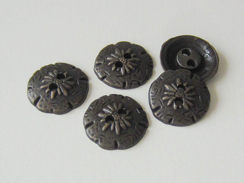 www.Knopfparadies.de - 0436am - Urige Metallknöpfe mit Edelweiß in Altmessing