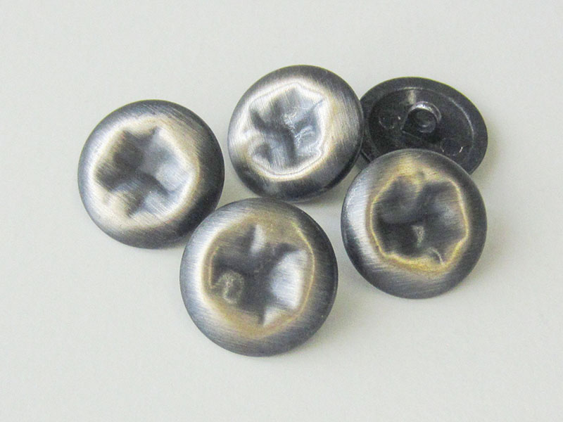 www.Knopfparadies.de - 5071tr - Alt wirkende eisenfarbene Metallknöpfe mit Delle in Tricolor Optik