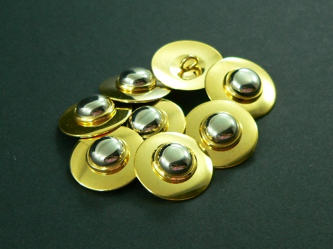 Gold-silberfarbene Metallknöpfe