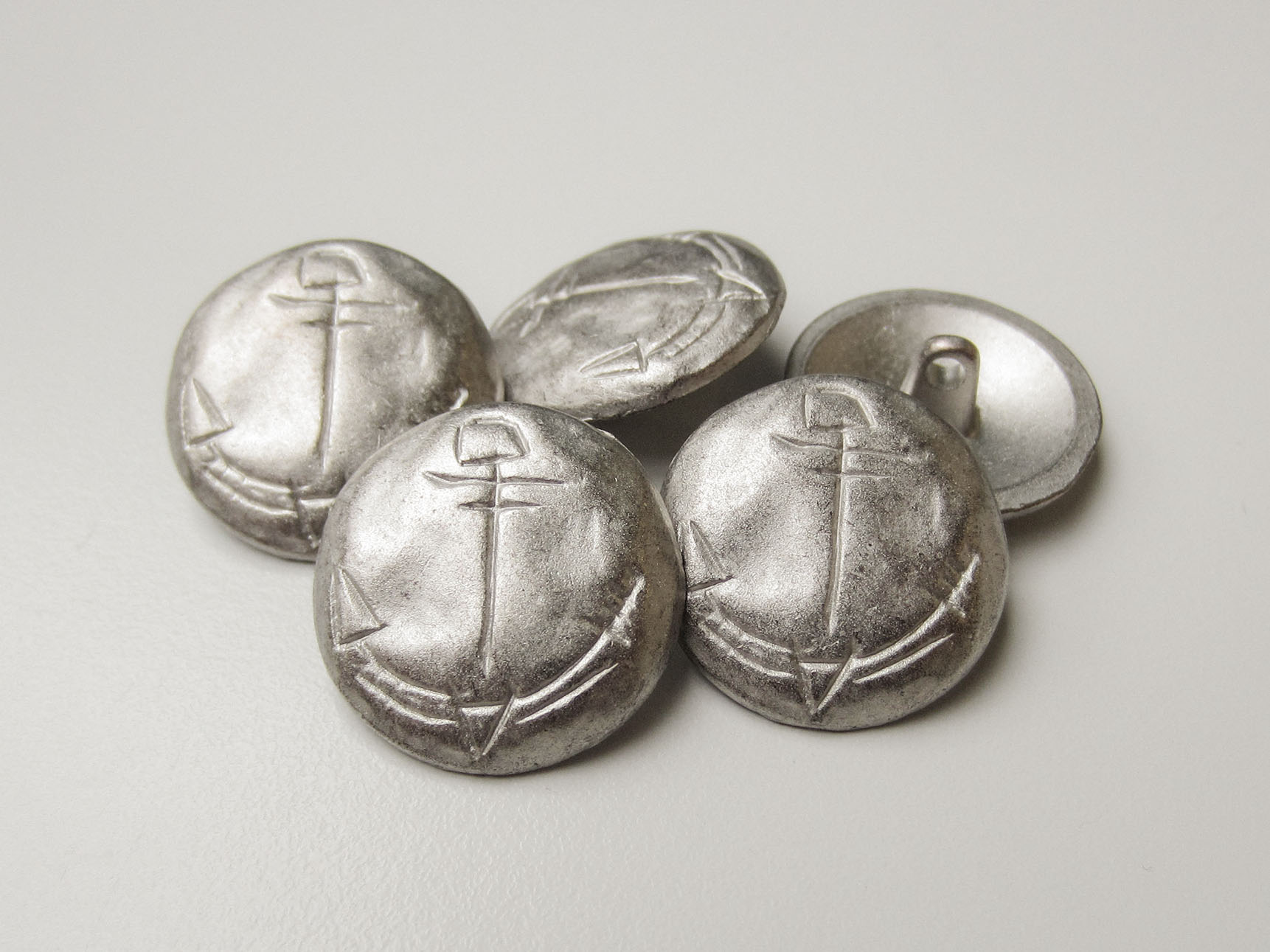 Metall Knopf mit eingeritzt wirkendem Anker Motiv