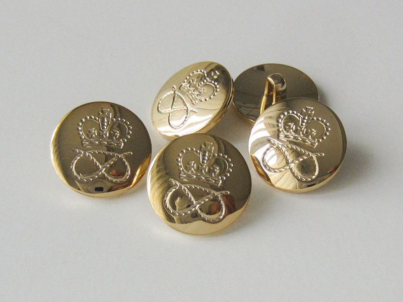 Goldfarbene Knöpfe mit Krone