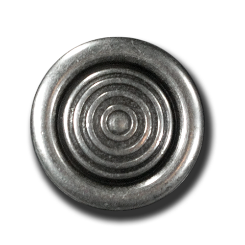 Altsilberfarbener Metallknopf mit Kreismuster