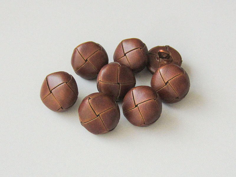 www.knopfparadies.de - 3828br - Braune Lederknöpfe mit Flechtmuster