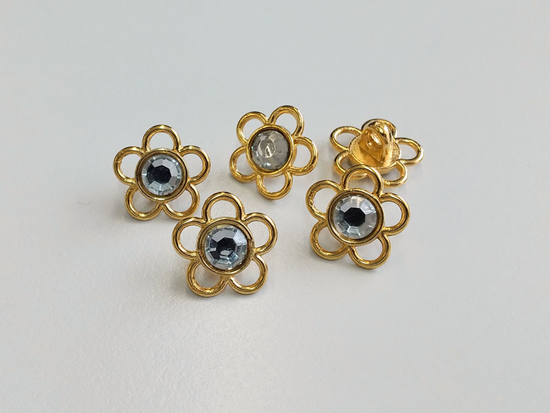 www.knopfparadies.de - 6636go - Goldfarbene Blüten mit Glitzerstein
