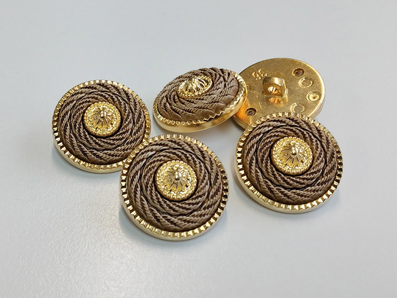 www.knopfparadies.de - 6256br - Elegante Kunststoffknöpfe in Braun und Gold