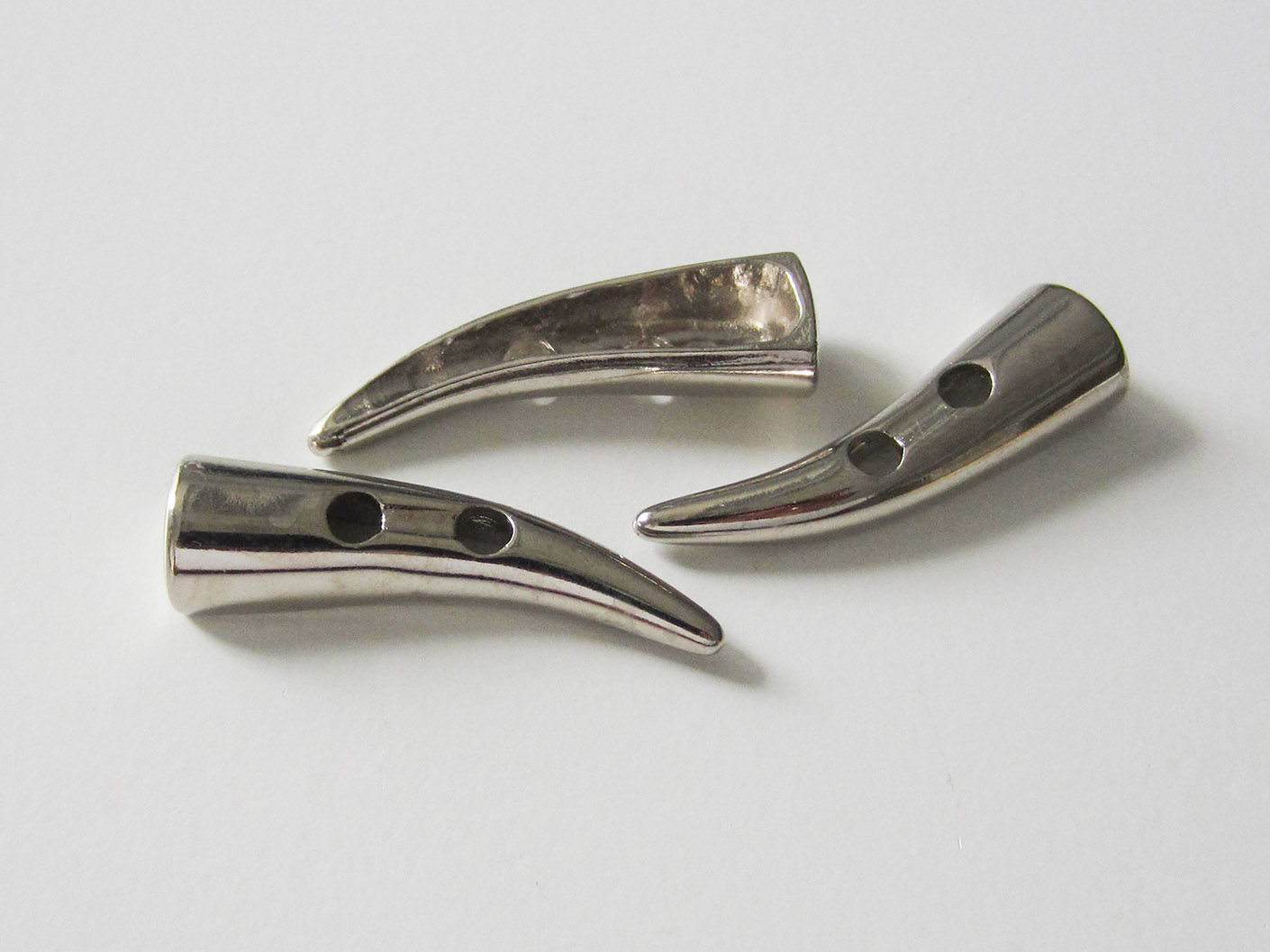Eleganter silberfarbener Knebel Knopf aus Metall