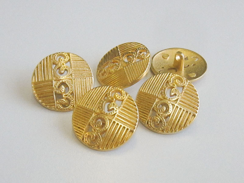 www.knopfparadies.de - 5339go - Matt goldfarbene Metallknöpfe mit Durchbruchmuster