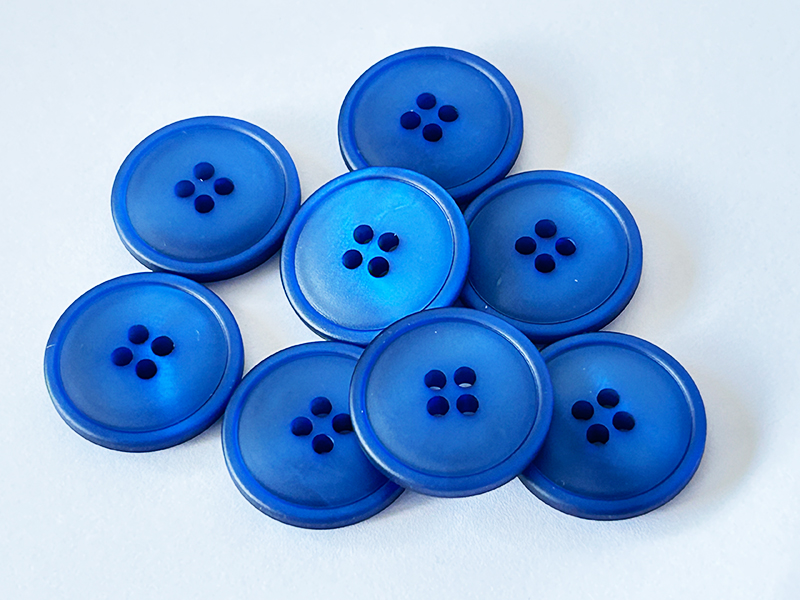 Leuchtend blaue Kunststoffknöpfe, 4-Loch