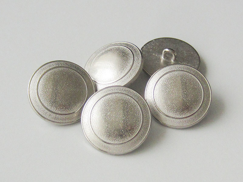 Silberfarbene Metallknöpde, ideal als Uniformknöpfe