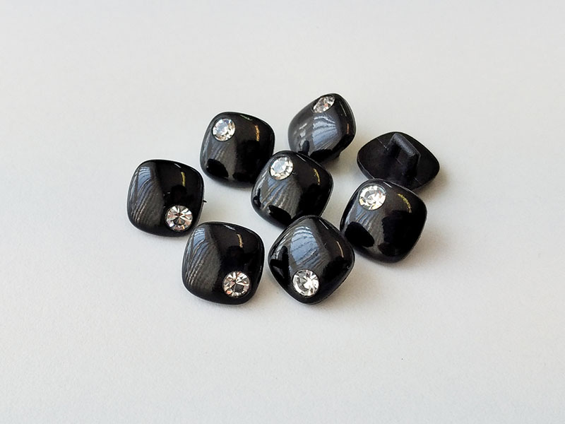 www.knopfparadies.de - 2179sc - Schwarze, abgerundet viereckige Blusenknöpfe mit Glitzerstein