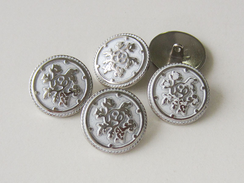 www.Knopfparadies.de - 0576ws - Weiß silberne Metallknöpfe mit Blumen Muster