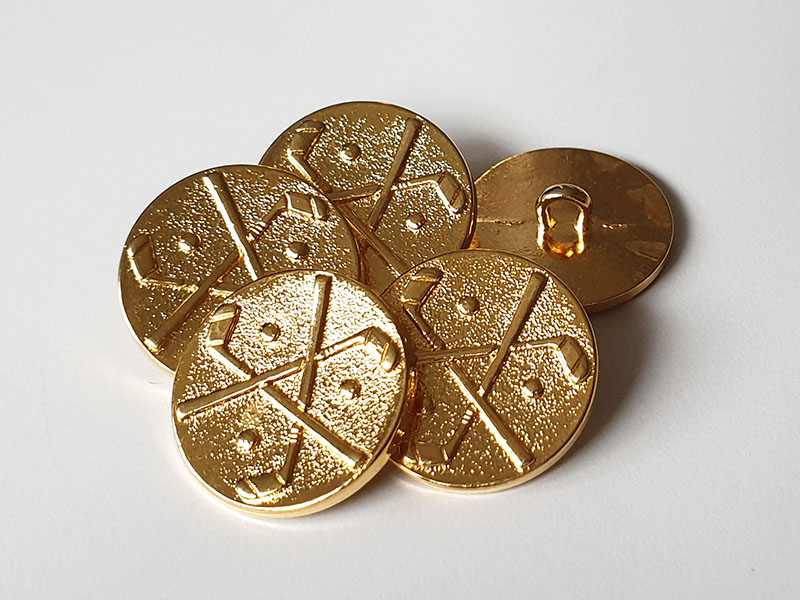 Goldfarbene Metallknöpfe mit Golf Motiv