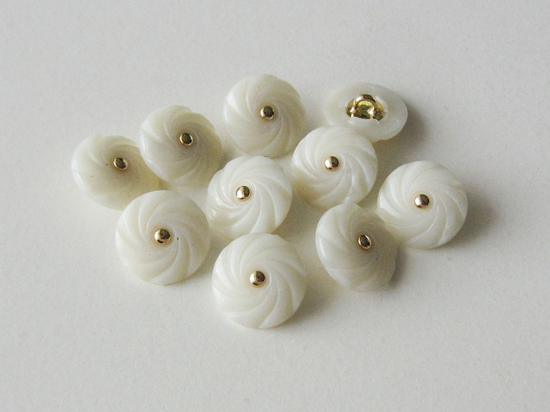 www.Knopfparadies.de - 5259wg - Kleine nostalgische Ösenknöpfe wie Blume oder Spirale