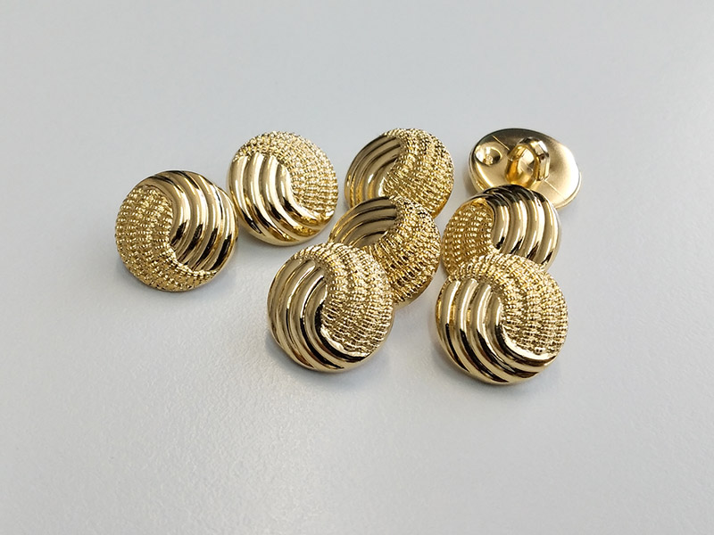 www.knopfparadies.de - 6304go - Elegante, goldfarbene Blusenknöpfe aus Kunststoff