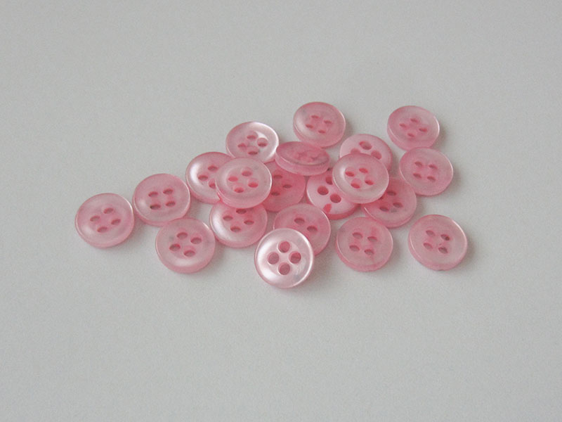 www.knopfparadies.de - 1386rs - Rosa schimmernde Blusenknöpfe mit vier Löchern