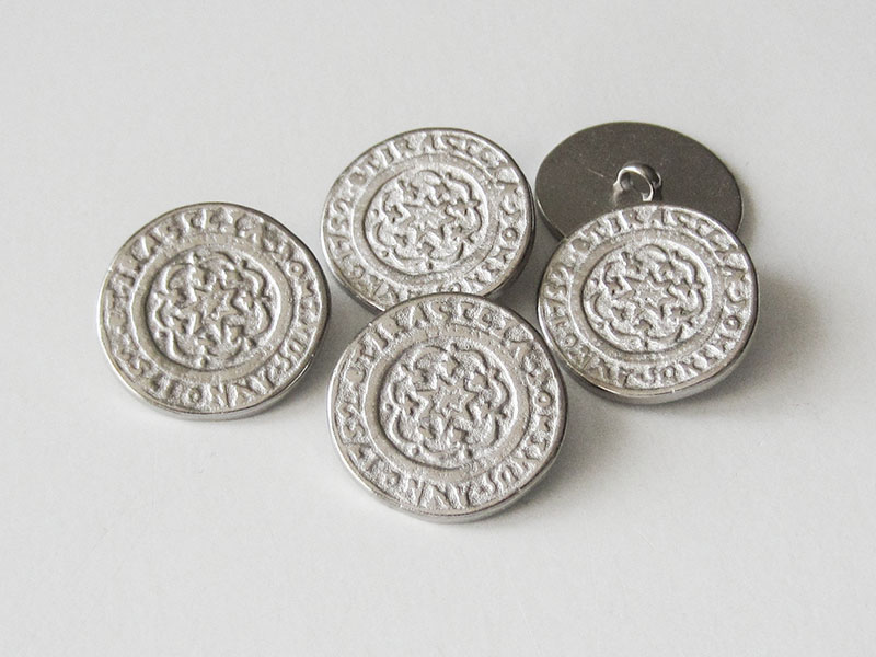 www.Knopfparadies.de - 0321si - Älter wirkende silberne Ösen Metallknöpfe mit Stern Motiv und Inschrift