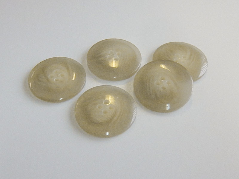 Klassischer großer beige grau weiß melierter Knopf