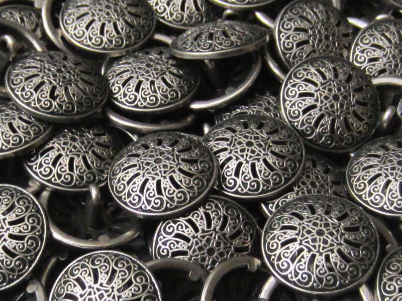 Besonders schöne Metallknöpfe mit Nostalgie Durchbruchmuster