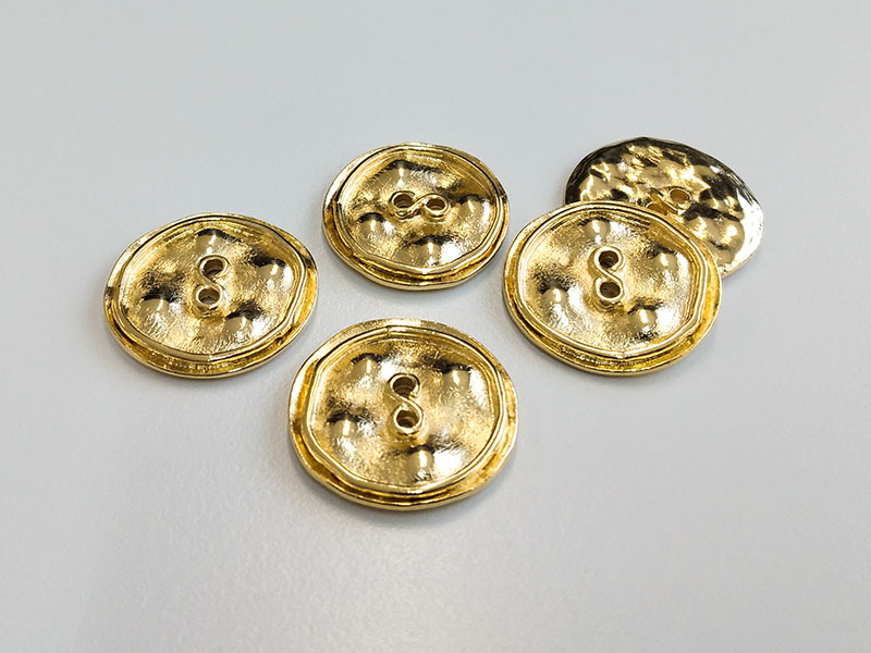 www.knopfparadies.de - 6113go - Ausgefallene, goldfarbene Metallknöpfe mit zwei Löchern