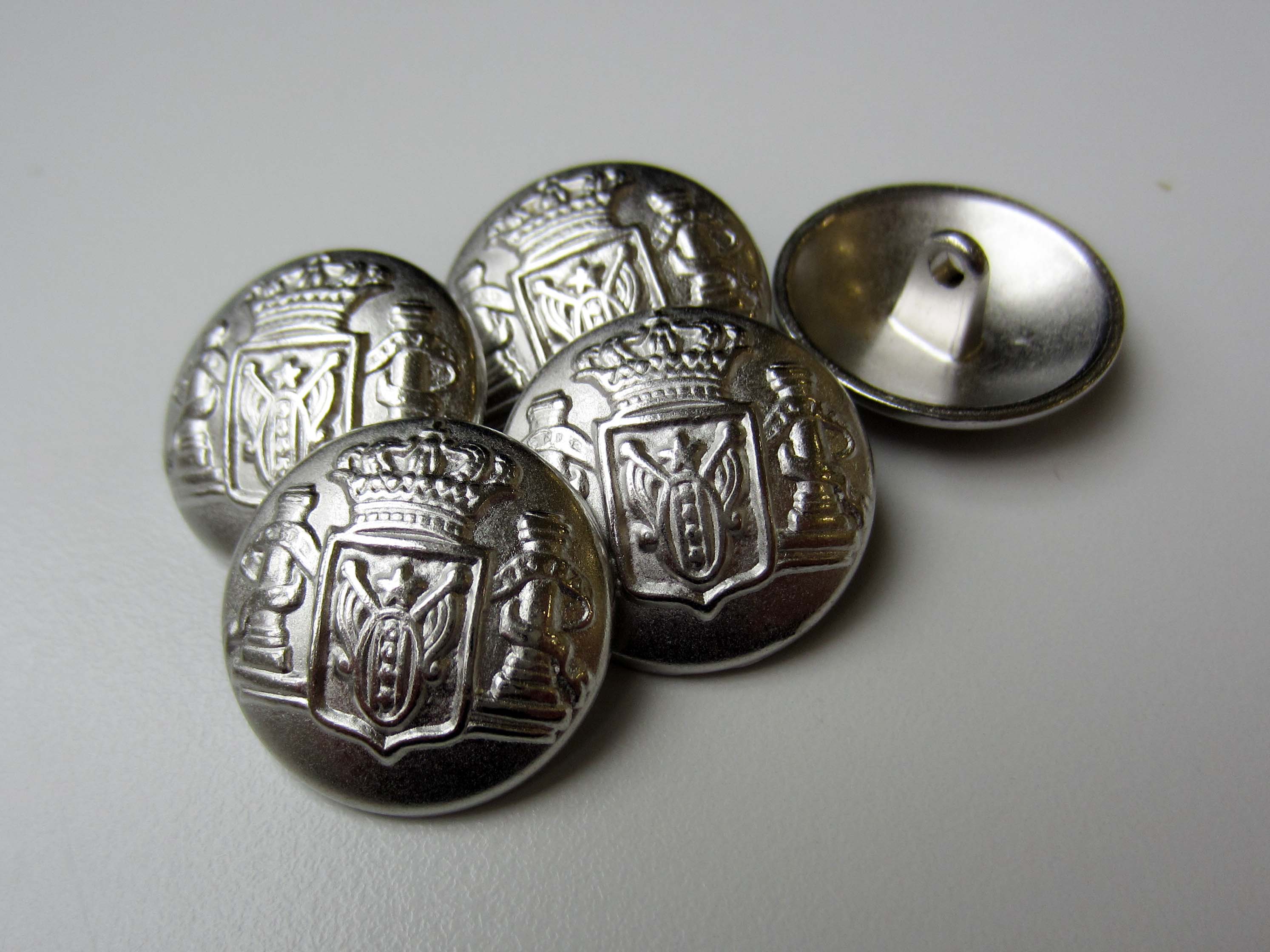 Majestätischer Wappen Metall Knopf mit großer Krone