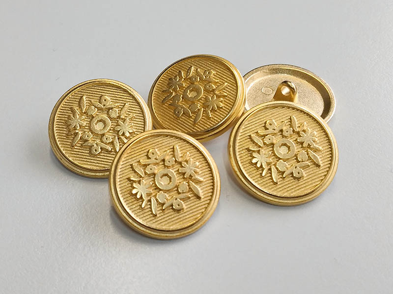 Verspielter goldfb. Metallknopf