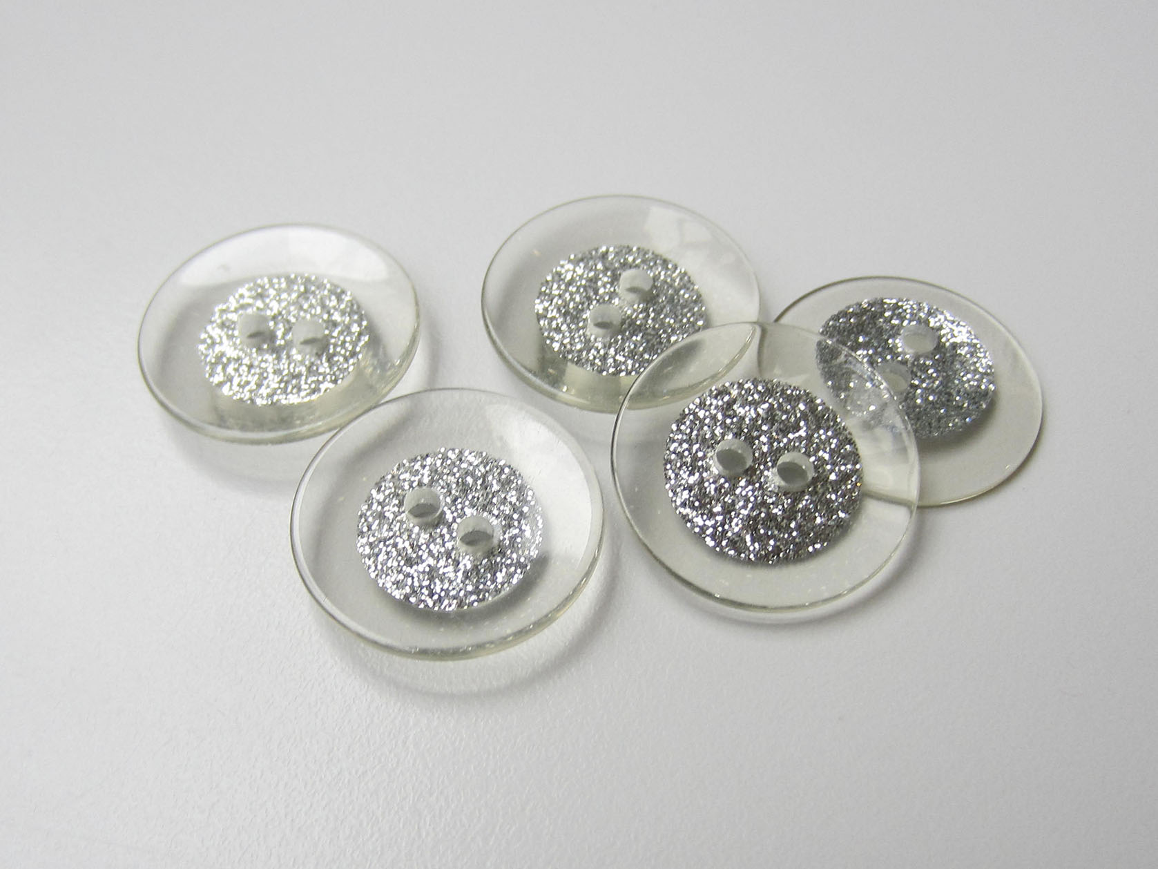Transparenter Knopf mit auffälligem Silber Glitzer