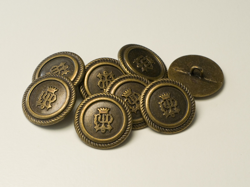 Edle Blazerknöpfe mit Wappen und Krone in glänzend altmessing