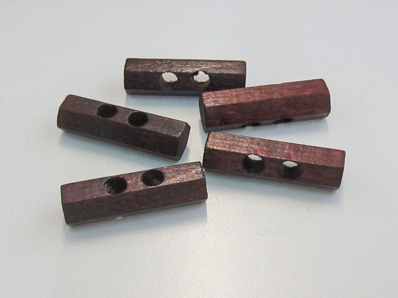 www.knopfparadies.de - h197r - Rotbraune Knebelknöpfe aus Holz
