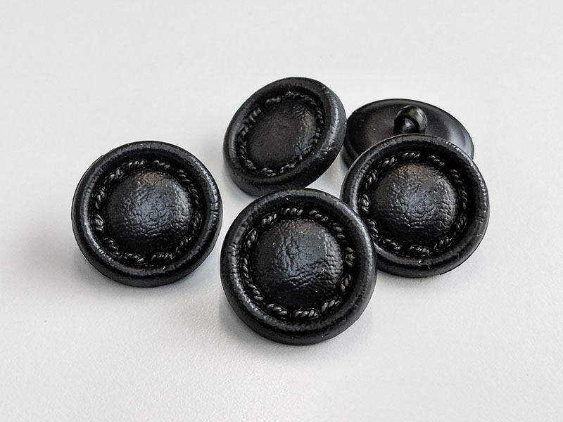 www.knopfparadies.de - 5940sc - Schwarze Kunststoffknöpfe, fast wie Lederknöpfe