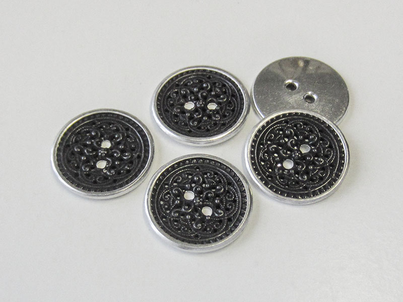 Extravagante schwarz silberfarbene Metallblechknöpfe mit Jugendstilmuster