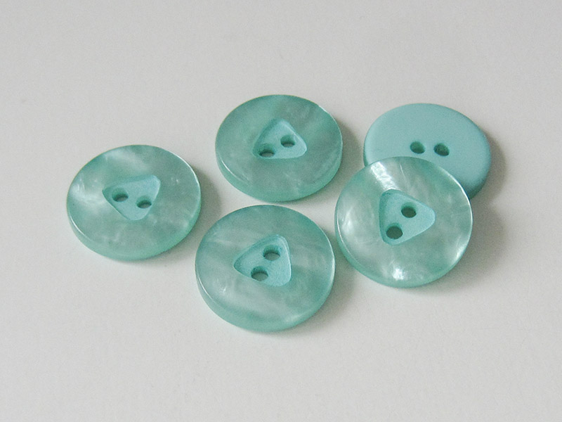 www.knopfparadies.de - 5845hb - Hübsch schimmernde Kunststoffknöpfe in mint / Perlmuttoptik