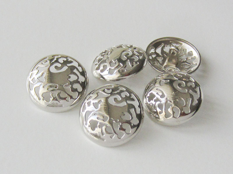 www.Knopfparadies.de - 3078si - Phantasievoll gemusterte silberne Metallknöpfe mit Durchbruch